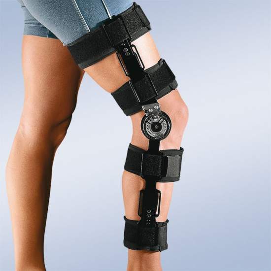 Knee brace with lock