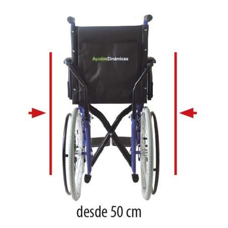 Schmaler Rollstuhl für den Aufzug