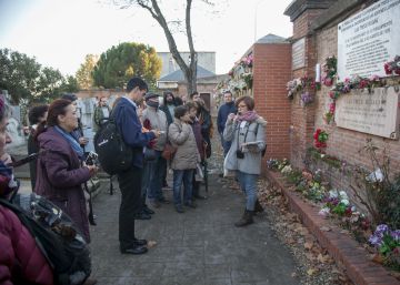 clase-de-mujeres-historicas-en-el-cementerio-de-la-almudena