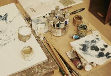 Zona de trabajo en el estudio de Kami.