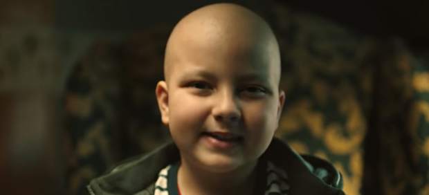 Álvaro, el protagonista de la campaña "Te mereces un aplauso" para el Dia del Cáncer infantil.