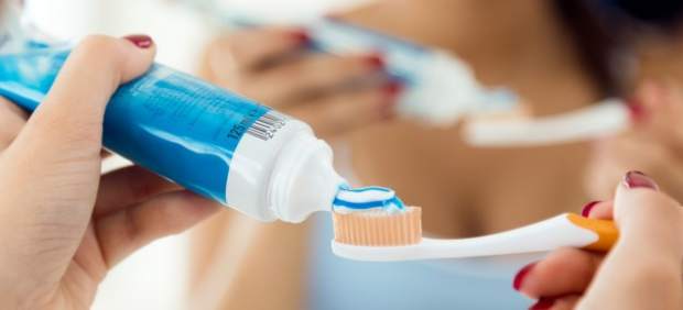 Estos son los errores que cometes al lavarte los dientes sin darte cuenta