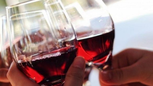 un-grupo-de-cientificos-desmiente-que-8220la-copita-de-vino8221-haga-vivir-mas