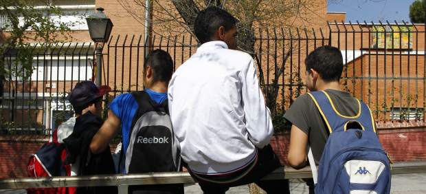 Adolescentes en un instituto