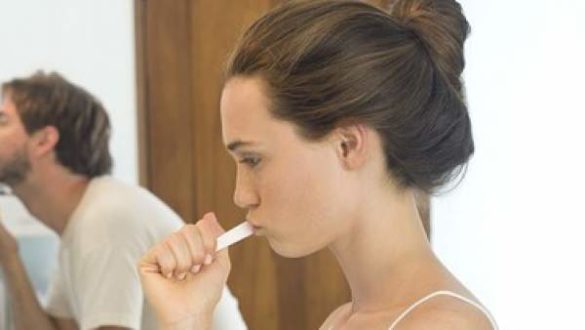los-dentistas-alertan-sobre-los-errores-en-el-uso-del-enjuague-bucal
