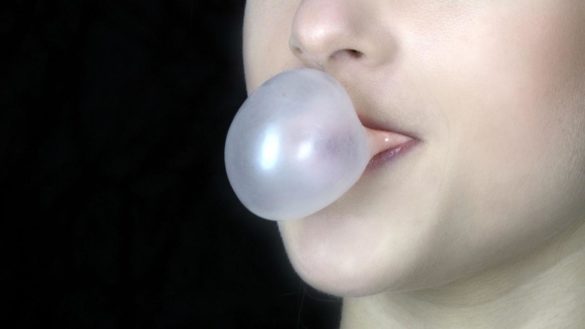 el-aditivo-presente-en-chicles-y-salsas-que-francia-ha-decidido-prohibir