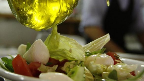 las-ensaladas-envasadas-triunfan-entre-los-espanoles-en-menus-comodos-saludables-y-con-menos-platos