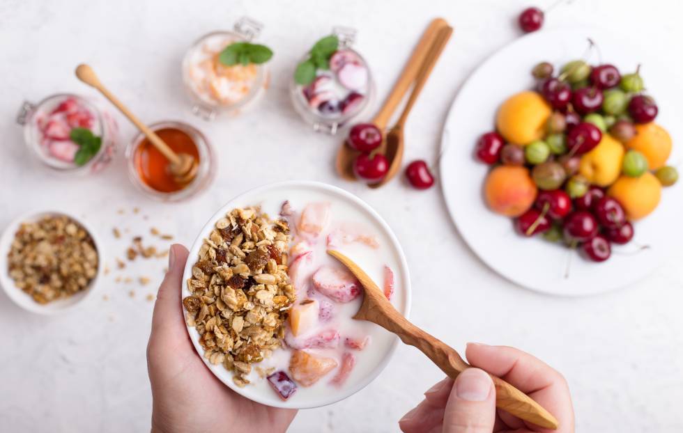 Comemos menos fruta y aceite de oliva, y más dulces y platos preparados. ¿Cómo invertir la tendencia?