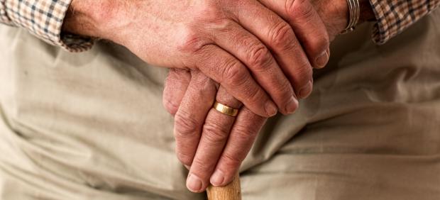 Manos de persona mayor