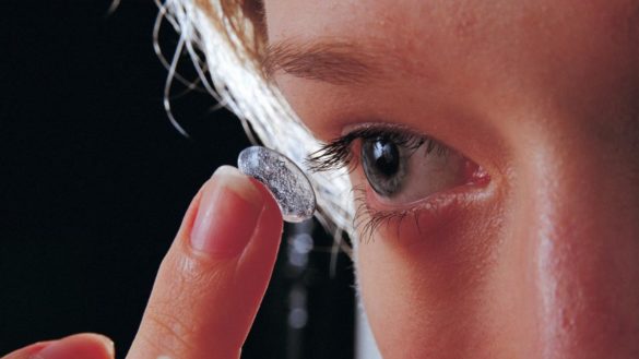 un-joven-se-queda-ciego-del-ojo-derecho-por-ducharse-con-lentillas