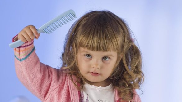 el-raro-171sindrome-de-la-peluqueria187-puede-provocar-vomitos-y-desmayos-a-los-ninos-cuando-se-les-peina