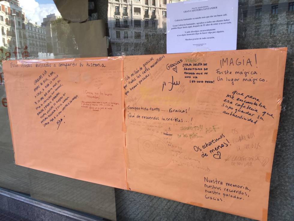 Cierra la Cafetería Santander de Madrid y sus paredes se llenan de mensajes