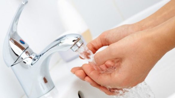 agua-embotellada-vs.-agua-del-grifo-cual-es-la-mejor