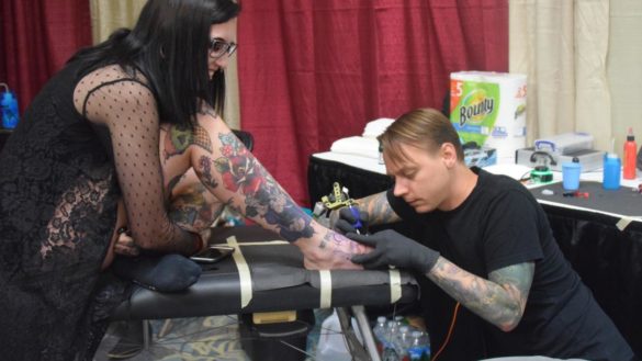 particulas-de-metal-de-las-agujas-de-tatuar-entran-en-el-cuerpo-llegan-a-los-ganglios-y-pueden-causar-alergias