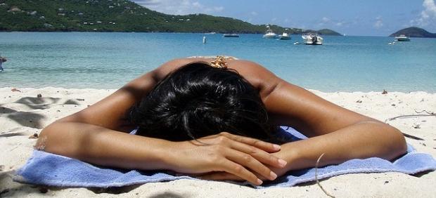 Tomar el sol con protección