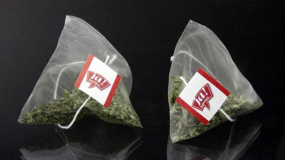 por-que-deberias-evitar-tomar-infusiones-que-vengan-en-bolsitas-de-plastico