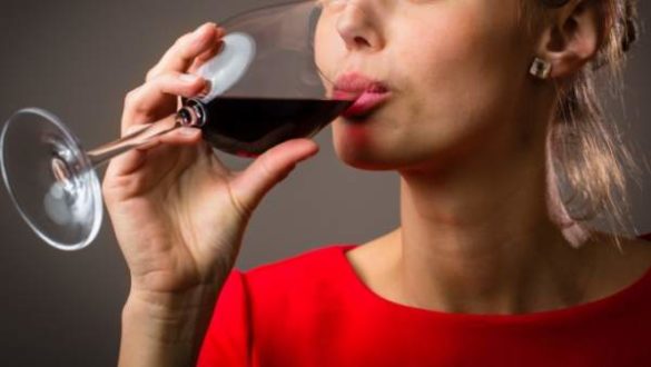 estos-son-los-alimentos-que-mas-manchas-provocan-en-los-dientes