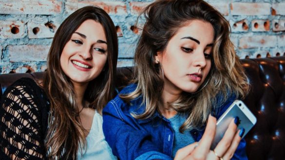 aumento-de-labios-pomulos-o-una-nueva-nariz-las-redes-empujan-a-las-jovenes-veinteaneras-a-los-retoques-esteticos