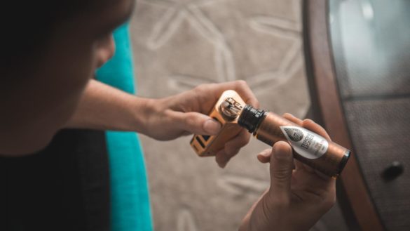 expertos-senalan-que-vapear-es-menos-danino-que-fumar-y-un-metodo-eficaz-para-dejar-el-tabaco