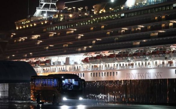 ee-uu-evacua-a-sus-ciudadanos-aislados-en-un-crucero-por-el-coronavirus