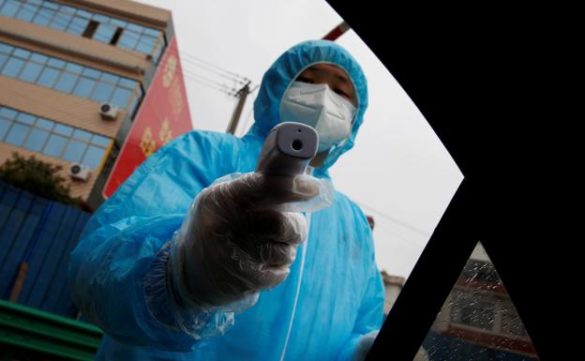 las-muertes-por-coronavirus-en-china-superan-ya-el-umbral-de-las-2.000