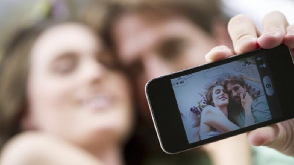 si-nuestra-pareja-no-comparte-fotos-de-los-dos-juntos-en-redes-sociales-cuando-y-cuanto-hay-que-preocuparse