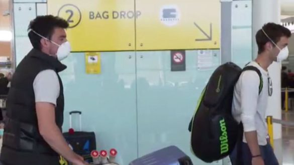 mascarillas-en-el-aeropuerto-algunos-viajeros-lo-ven-exagerado-pero-otros-piden-que-todos-la-lleven-por-seguridad
