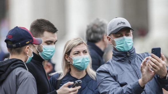 francia-requisa-todas-las-mascarillas-del-pais-ante-el-panico-de-la-poblacion-y-las-reservara-a-los-sanitarios-y-contagiados