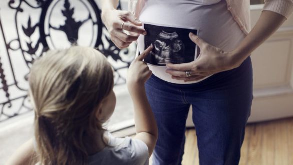 llega-un-nuevo-bebe-como-gestionar-los-celos-del-hermano-mayor