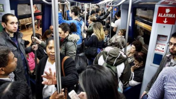 ropa-barra-del-metro-raton-y-teclado8230cuanto-puede-durar-el-coronavirus-en-los-materiales