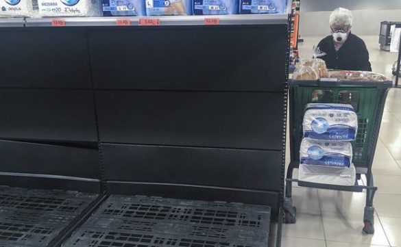 la-fiebre-del-coronavirus-llena-los-carros-de-la-compra