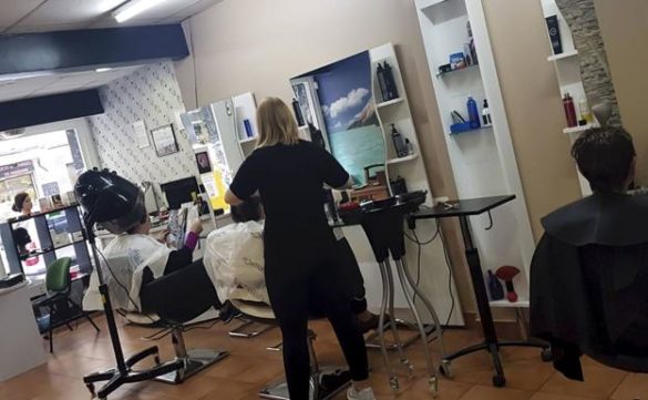 las-peluquerias-no-quieren-abrir-y-le-piden-a-sanchez-que-rectifique