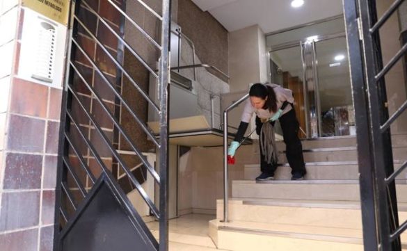 los-espacios-comunes-de-las-comunidades-de-vecinos-clausurados-por-el-virus