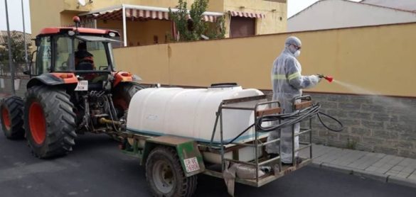 los-agricultores-se-implican-en-la-desinfeccion-de-sus-pueblos-por-el-coronavirus