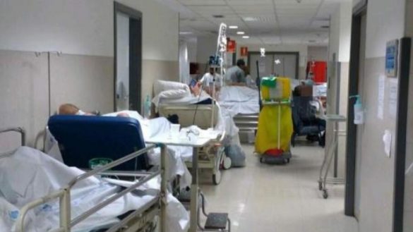 con-cancer-coronavirus-y-atada-a-la-cama-estan-dejando-morir-a-mi-madre