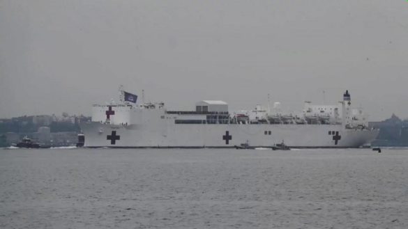 nueva-york-recibe-un-barco-hospital-con-mil-camas-mientras-espera-un-tsunami-de-contagios