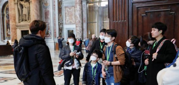 sanidad-y-la-oms-se-plantean-ahora-pedir-a-toda-la-poblacion-que-use-mascarillas