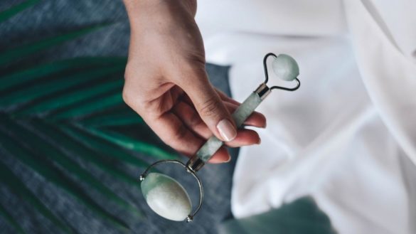 adios-ojeras-el-rodillo-de-jade-superventas-de-amazon-esta-solo-hoy-por-diez-euros