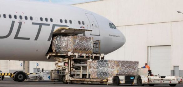 aterriza-el-primer-vuelo-comercial-directo-de-la-historia-china-canarias-con-material-sanitario