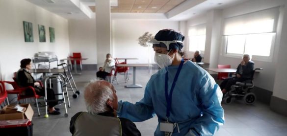 sanidad-prohibe-discriminar-en-el-tratamiento-a-los-mayores-de-80-anos