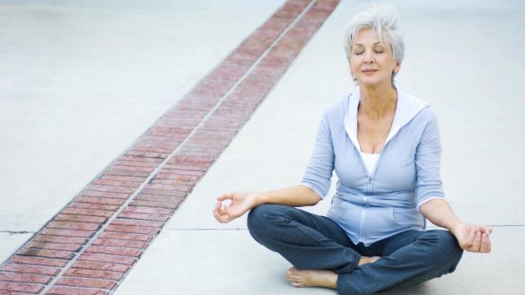 mayores-en-forma-ejercicios-para-mantener-activos-cuerpo-y-mente-sin-salir-de-casa-durante-el-confinamiento