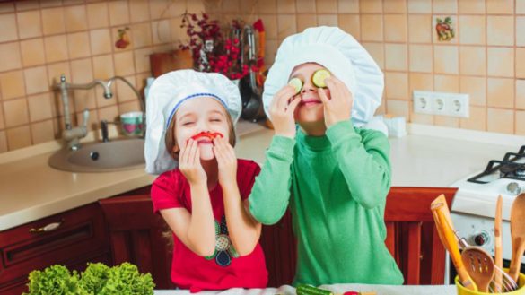 seguro-y-divertido-asi-es-el-kit-con-el-que-los-mas-pequenos-pueden-ayudar-en-la-cocina