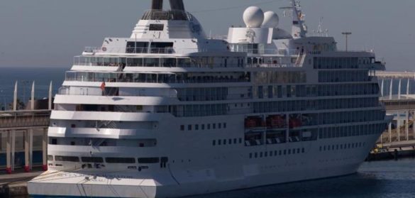 sanidad-pone-en-cuarentena-a-los-400-pasajeros-de-un-crucero-atracado-en-barcelona