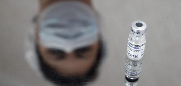 astrazeneca-ensayara-combinar-su-vacuna-con-la-rusa-sputnik-v