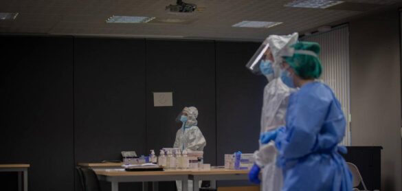 la-pandemia-sigue-retrocediendo-en-espana-y-baja-ya-de-los-8.000-casos
