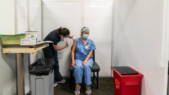 certezas-e-incertidumbres-sobre-la-campana-de-vacunacion-contra-la-covid-que-arranca-este-domingo