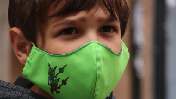 cientificos-investigan-si-la-nueva-cepa-de-covid-19-contagia-mas-a-los-ninos