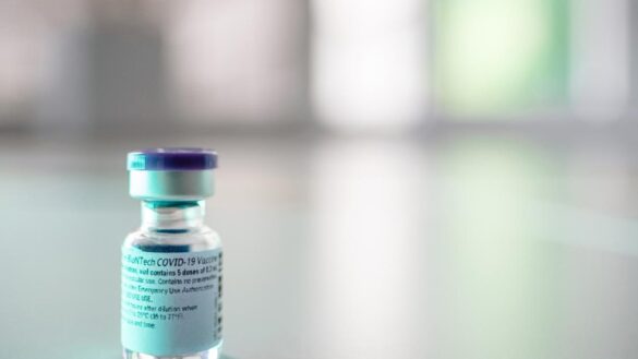 la-comision-europea-aprueba-la-comercializacion-de-la-vacuna-de-pfizer-y-biontech-contra-la-covid-19-en-la-ue