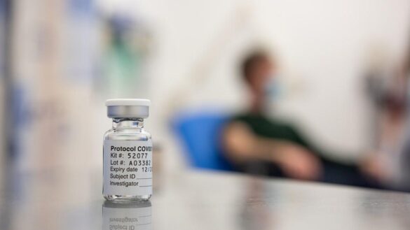 el-reino-unido-aprueba-la-vacuna-de-oxford-y-astrazeneca,-la-cuarta-en-ser-autorizada-en-todo-el-mundo