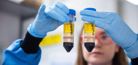 reino-unido,-primer-pais-en-aprobar-la-vacuna-de-astrazeneca-y-oxford